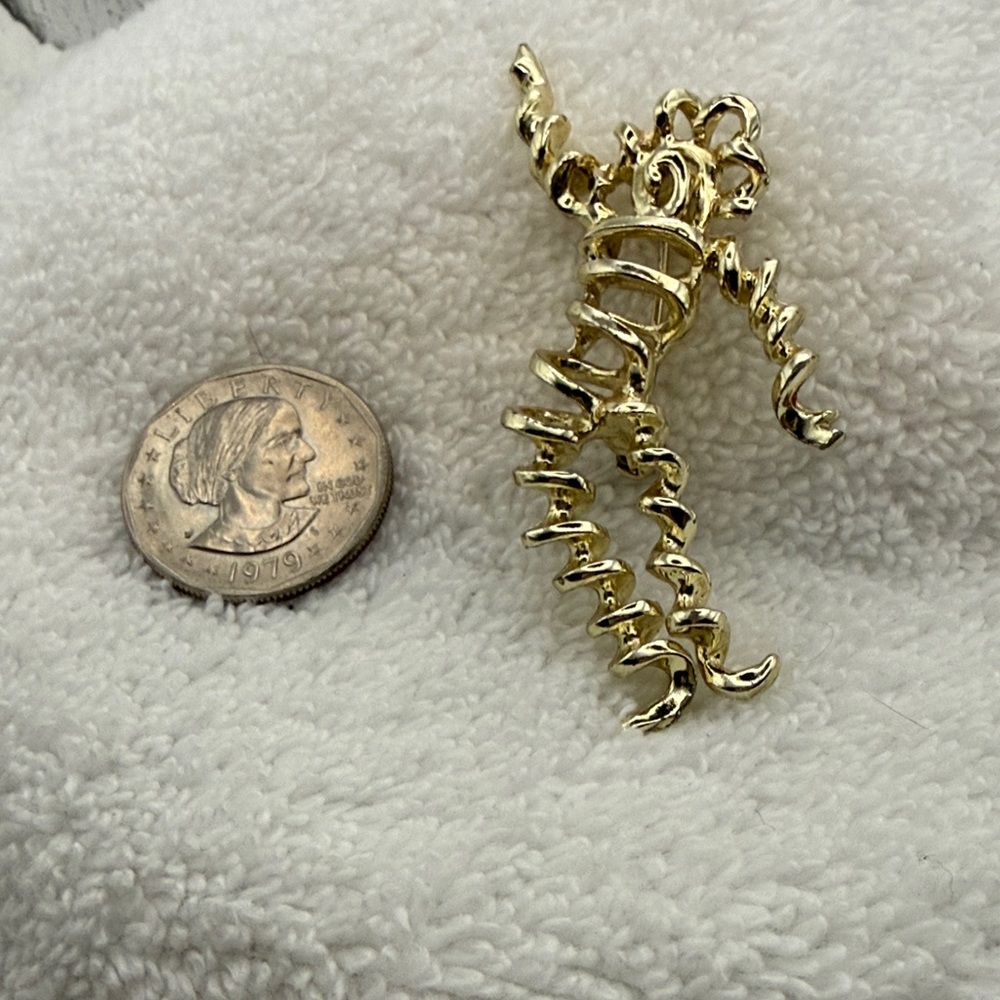 Abstract Dancer “Nemo” Vintage Gold Tone Brooch